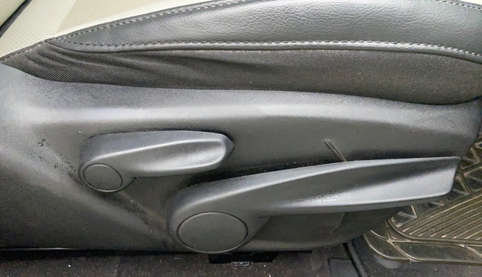 2019 Jeep Compass LIMITED 1.4 PETROL AT, Petrol, Automatic, 65,439 km, Driver Side Adjustment Panel