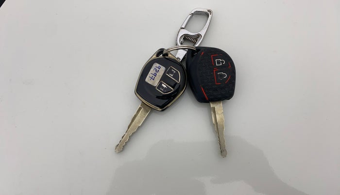 2019 Maruti Dzire VXI, CNG, Manual, 89,228 km, Key Close Up