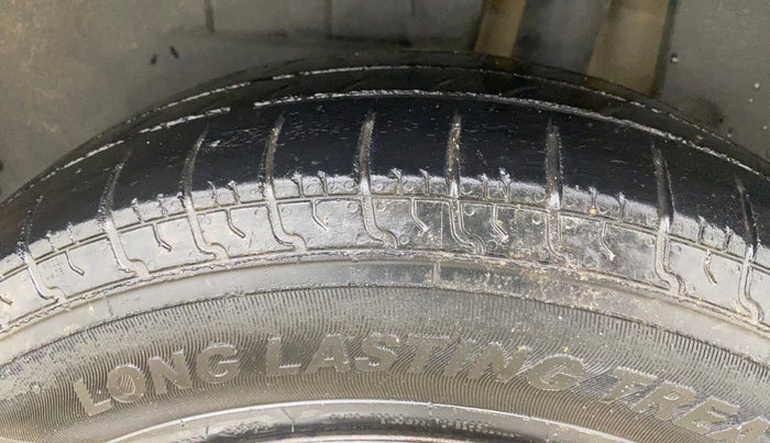 2019 Maruti Dzire VXI, CNG, Manual, 89,228 km, Left Rear Tyre Tread