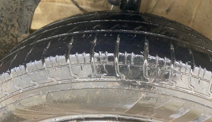 2019 Maruti Dzire VXI, CNG, Manual, 89,228 km, Left Front Tyre Tread