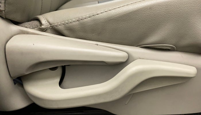 2014 Toyota Etios G, Petrol, Manual, 87,218 km, Driver Side Adjustment Panel
