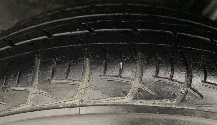 2014 Toyota Etios G, Petrol, Manual, 87,218 km, Left Rear Tyre Tread