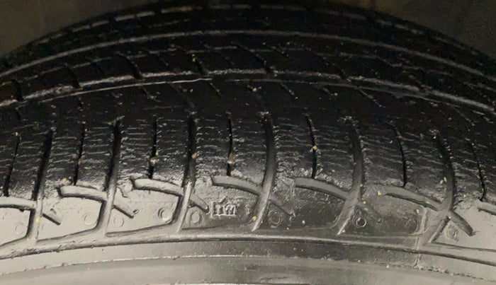 2014 Toyota Etios G, Petrol, Manual, 87,218 km, Right Front Tyre Tread