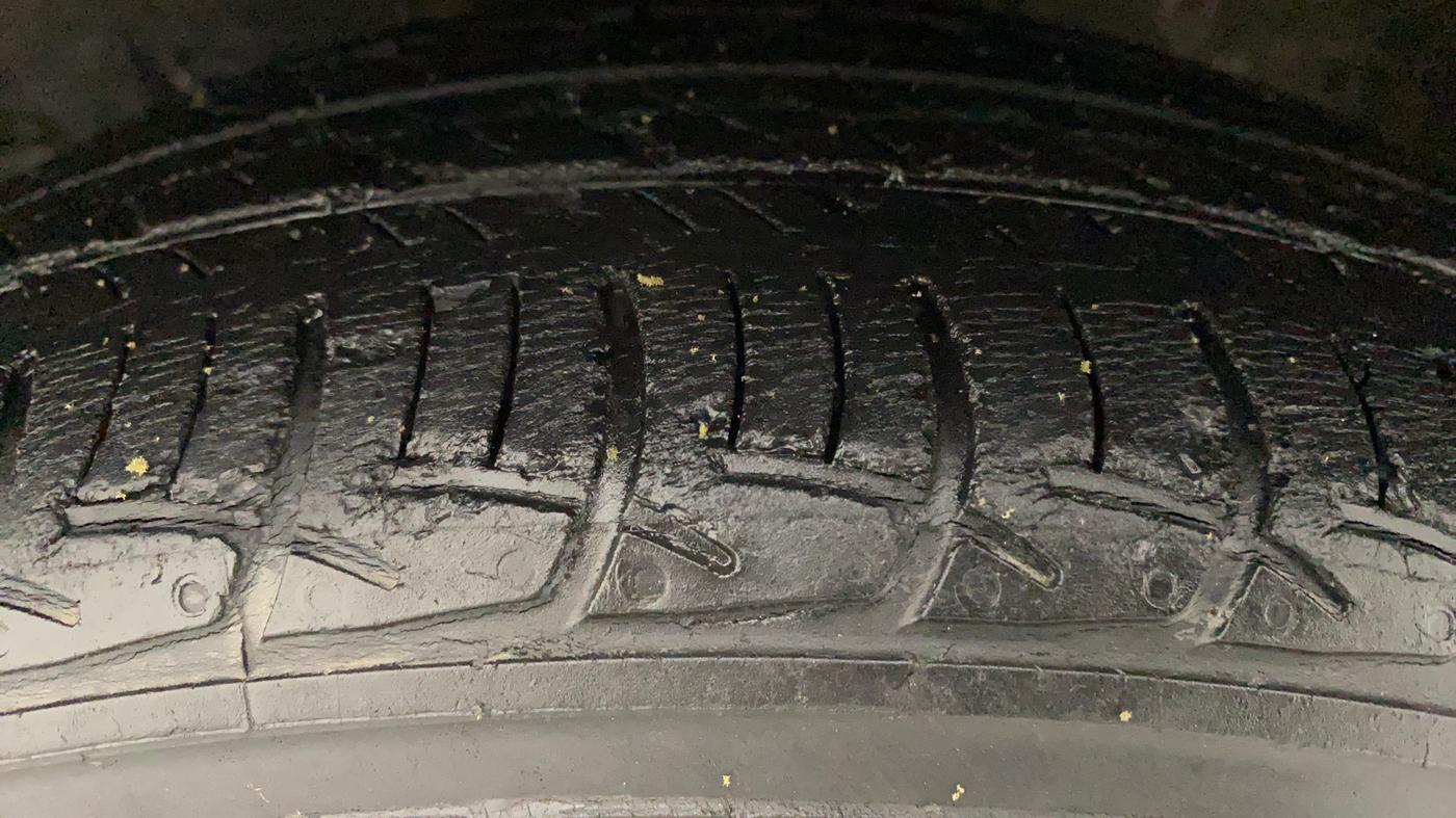 2014 Toyota Etios G, Petrol, Manual, 87,218 km, Left Front Tyre Tread