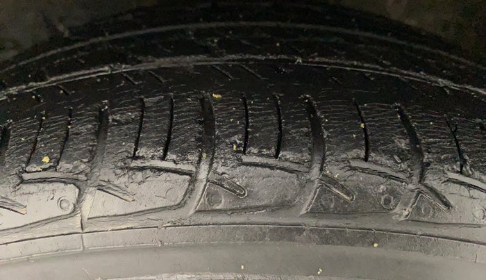 2014 Toyota Etios G, Petrol, Manual, 87,218 km, Left Front Tyre Tread