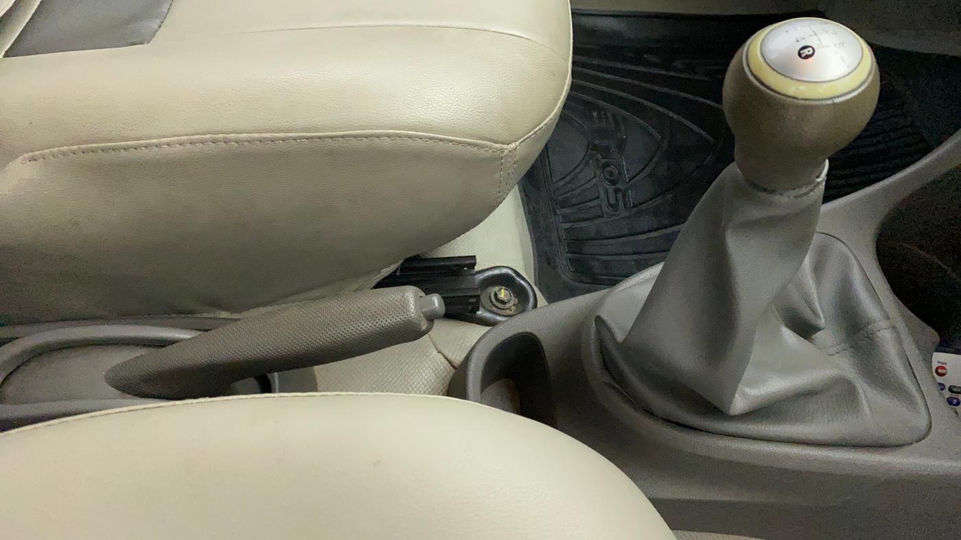 2014 Toyota Etios G, Petrol, Manual, 87,218 km, Gear Lever