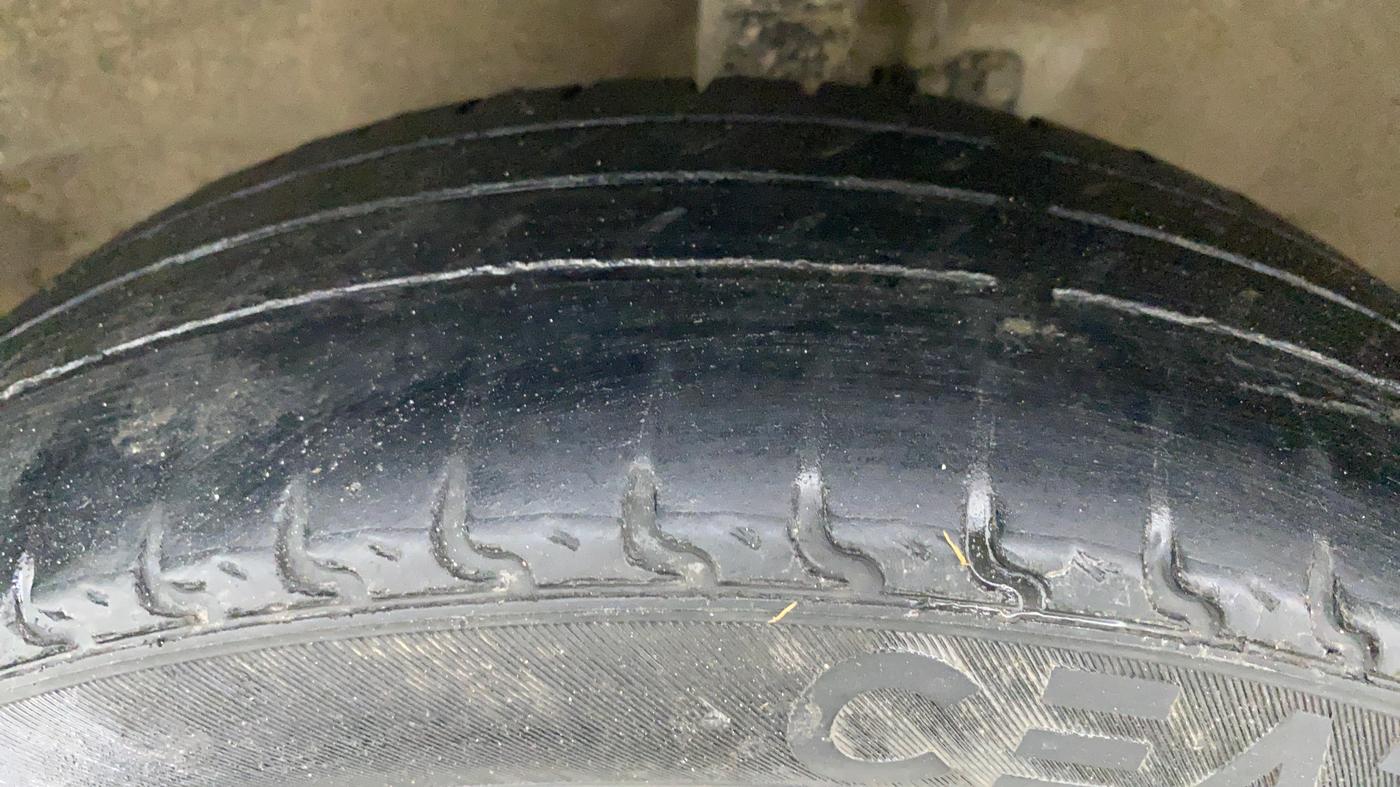 2018 Maruti Wagon R 1.0 VXI AMT, Petrol, Automatic, 24,549 km, Left Front Tyre Tread