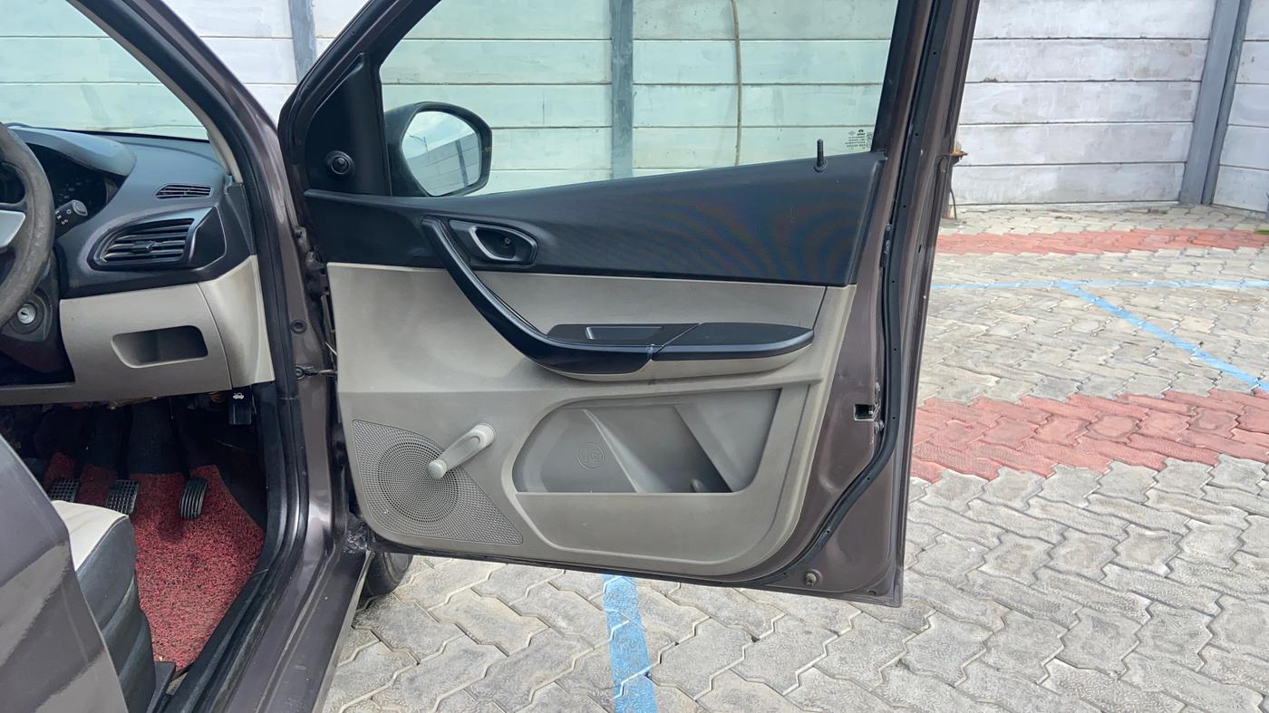 2017 Tata Tiago XE DIESEL, Diesel, Manual, 47,552 km, Driver Side Door Panels Control