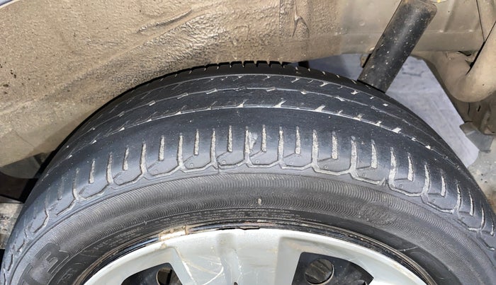 2014 Maruti Wagon R 1.0 VXI, Petrol, Manual, 28,316 km, Left Rear Tyre Tread