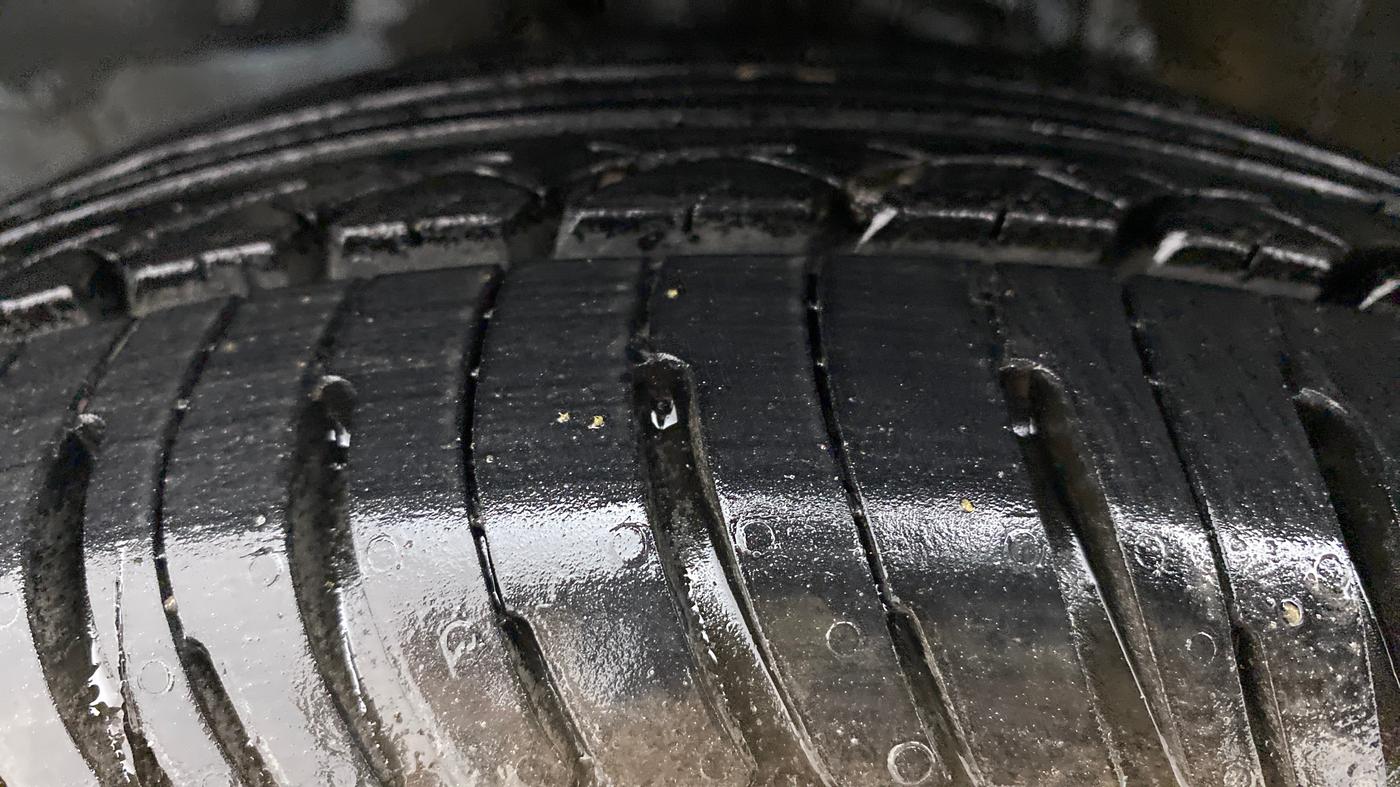2013 Honda Amaze 1.2L I-VTEC S, CNG, Manual, 1,10,146 km, Left Front Tyre Tread