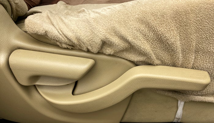 2013 Honda Amaze 1.2L I-VTEC S, CNG, Manual, 1,10,146 km, Driver Side Adjustment Panel