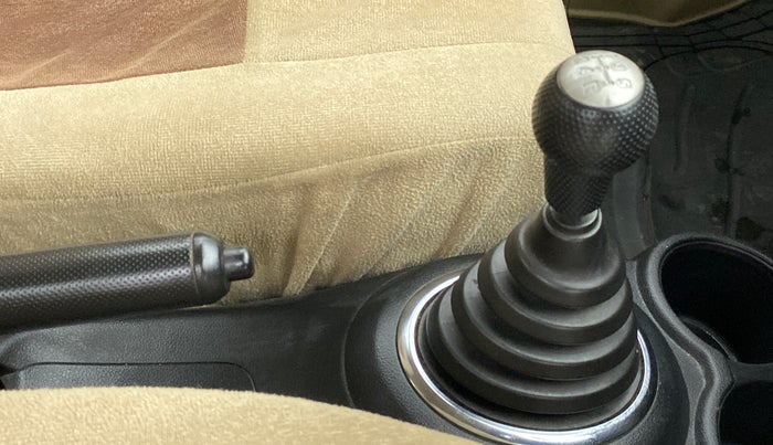 2013 Honda Amaze 1.2L I-VTEC S, CNG, Manual, 1,10,146 km, Gear Lever