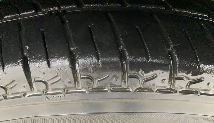 2013 Hyundai Eon ERA +, Petrol, Manual, 18,864 km, Left Front Tyre Tread