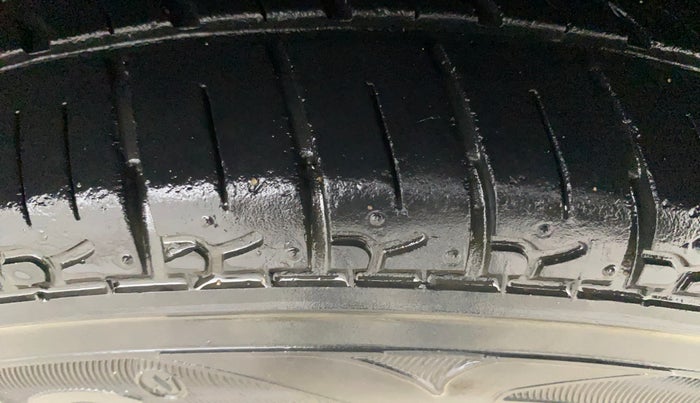 2013 Hyundai Eon ERA +, Petrol, Manual, 18,864 km, Left Rear Tyre Tread