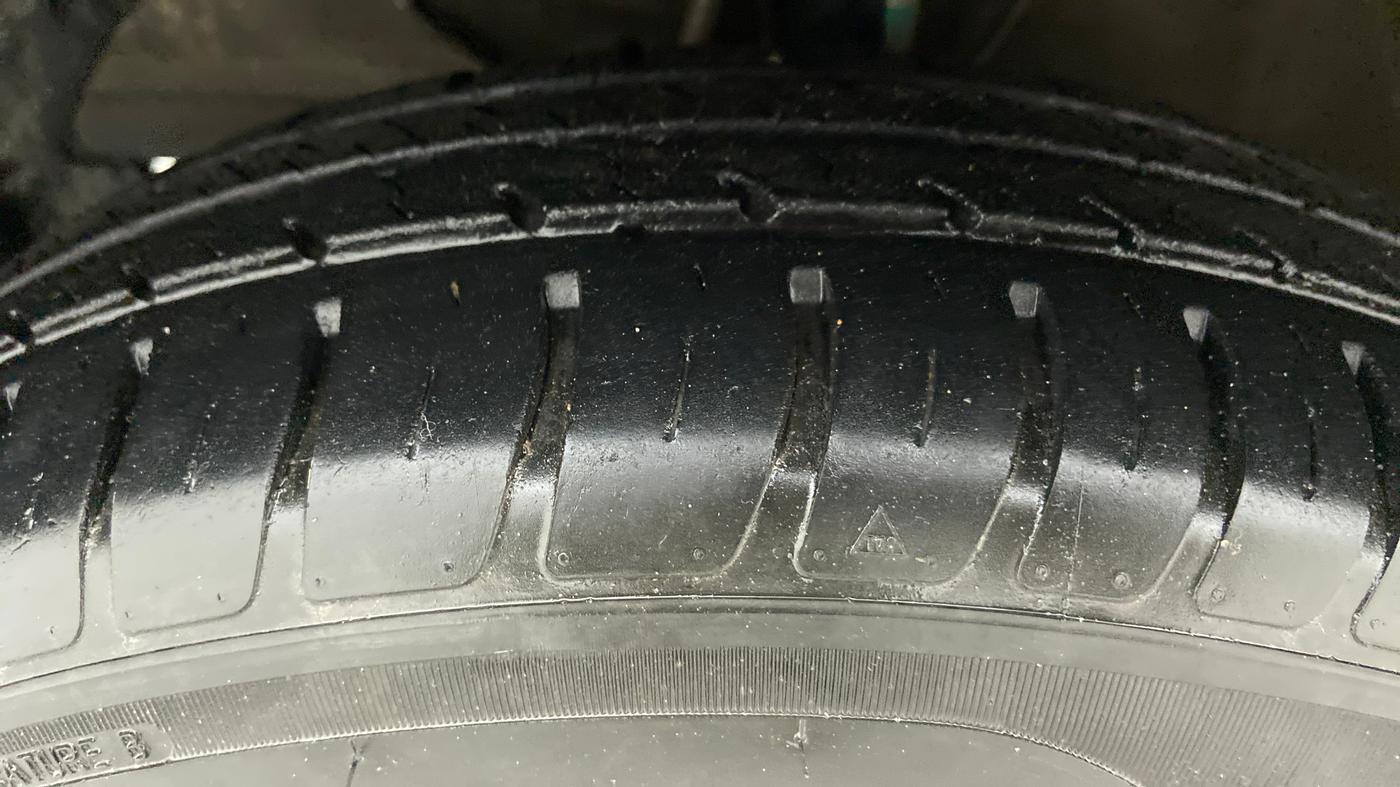 2020 Maruti Swift LXI D, Petrol, Manual, 11,532 km, Left Front Tyre Tread