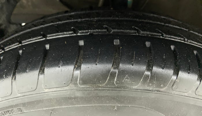 2020 Maruti Swift LXI D, Petrol, Manual, 11,532 km, Left Front Tyre Tread