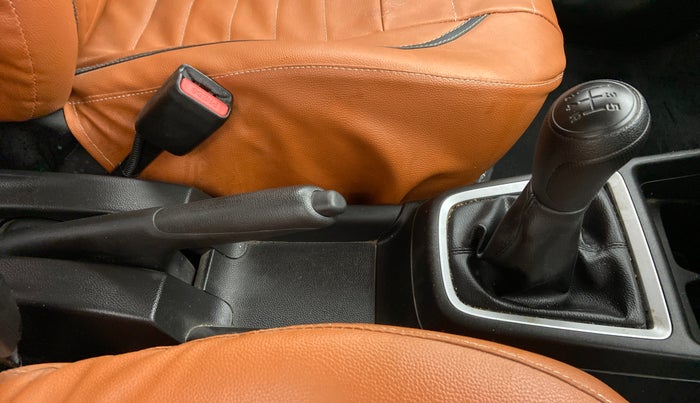 2020 Maruti Swift LXI D, Petrol, Manual, 11,532 km, Gear Lever