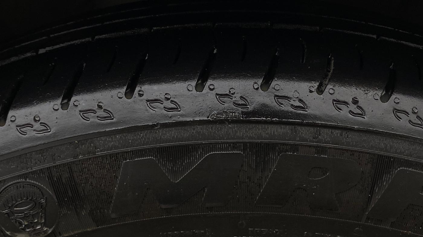2022 Hyundai ALCAZAR PLATINUM(O) 7STR 1.5 AT, Diesel, Automatic, 43,316 km, Right Front Tyre Tread
