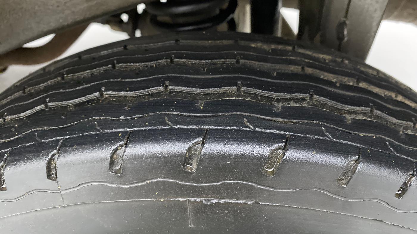 2014 Maruti Eeco 5 STR WITH A/C+HTR, CNG, Manual, 1,23,768 km, Left Rear Tyre Tread