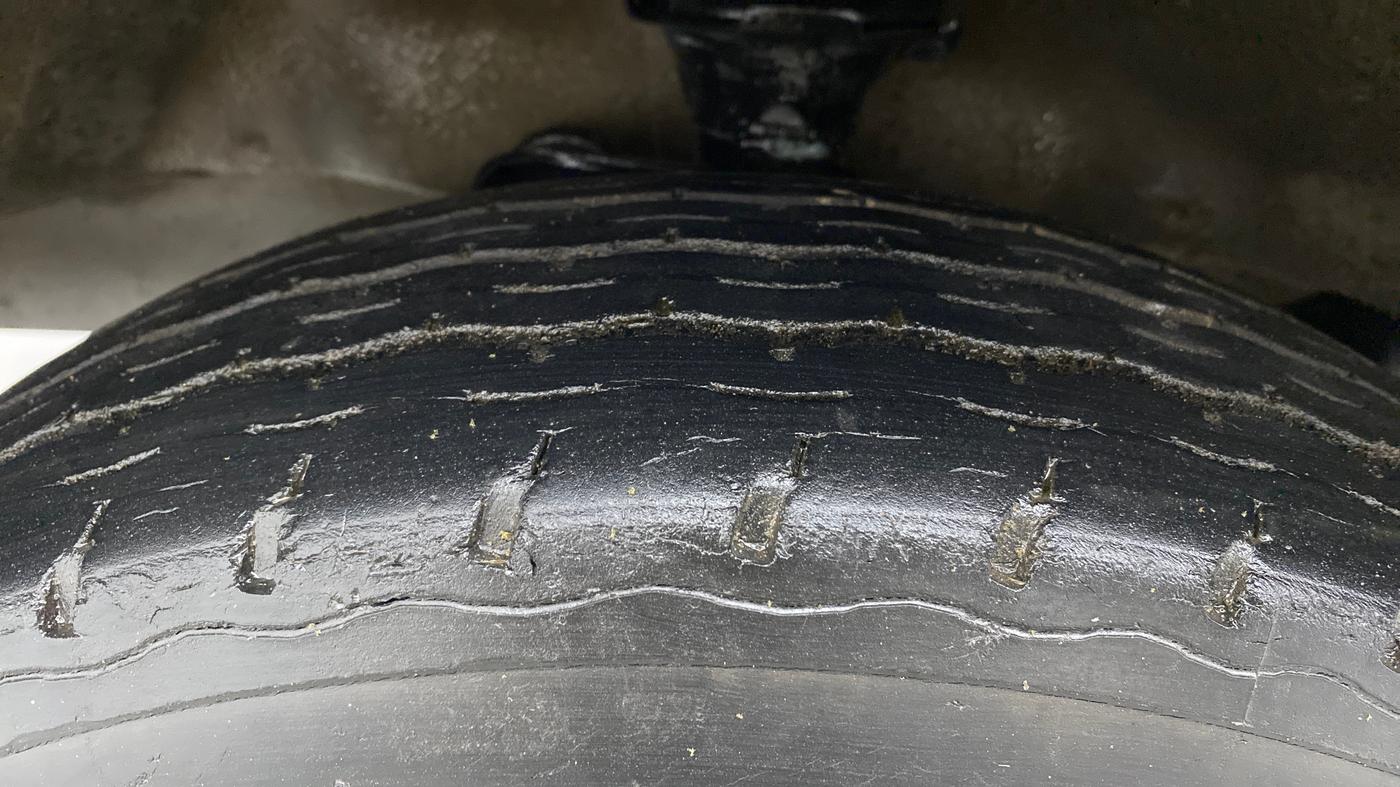 2014 Maruti Eeco 5 STR WITH A/C+HTR, CNG, Manual, 1,23,768 km, Left Front Tyre Tread