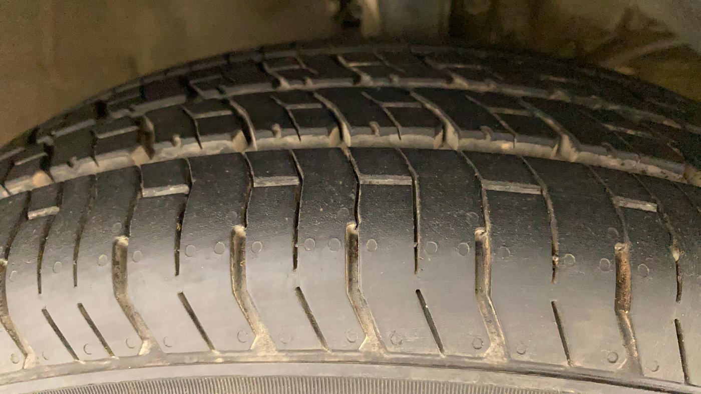 2017 Maruti Dzire VXI, Petrol, Manual, 58,427 km, Right Front Tyre Tread