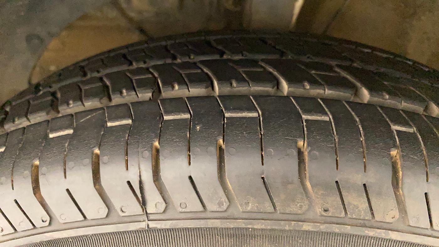 2017 Maruti Dzire VXI, Petrol, Manual, 58,427 km, Left Front Tyre Tread