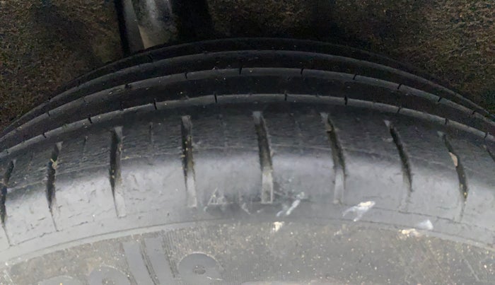 2017 Maruti Baleno ZETA PETROL 1.2, Petrol, Manual, 33,209 km, Right Rear Tyre Tread