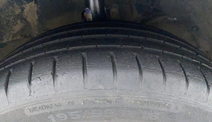 2017 Maruti Baleno ZETA PETROL 1.2, Petrol, Manual, 33,209 km, Right Front Tyre Tread