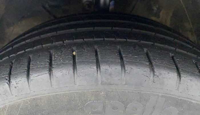 2017 Maruti Baleno ZETA PETROL 1.2, Petrol, Manual, 33,209 km, Left Front Tyre Tread