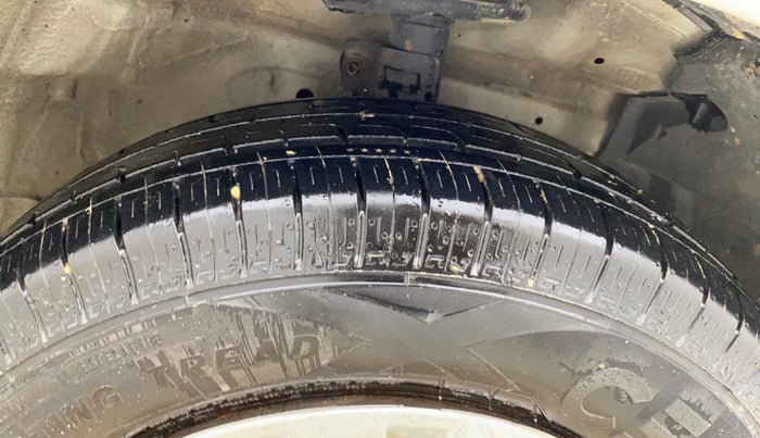 2014 Maruti Swift Dzire VDI, Diesel, Manual, 1,01,822 km, Right Front Tyre Tread