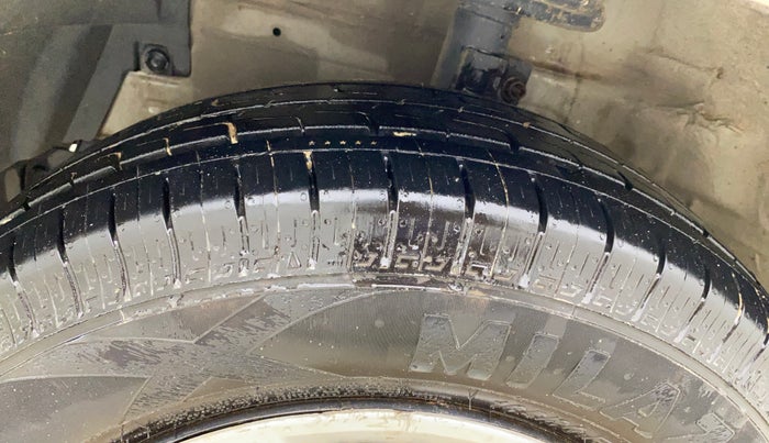 2014 Maruti Swift Dzire VDI, Diesel, Manual, 1,01,822 km, Left Front Tyre Tread
