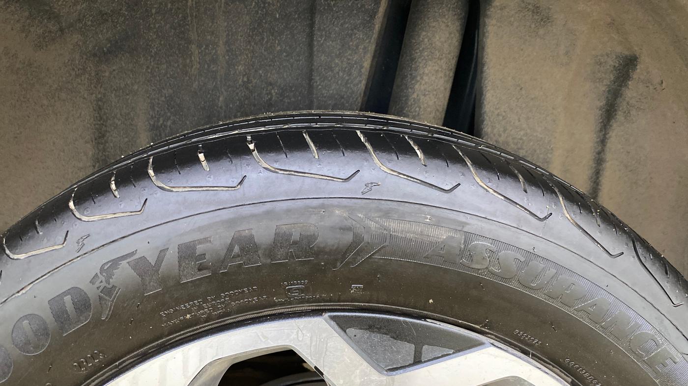 2023 Maruti FRONX ALPHA 1.0L TURBO 6 AT, Petrol, Automatic, 31,336 km, Left Rear Tyre Tread