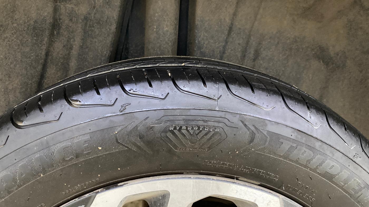 2023 Maruti FRONX ALPHA 1.0L TURBO 6 AT, Petrol, Automatic, 31,336 km, Right Rear Tyre Tread