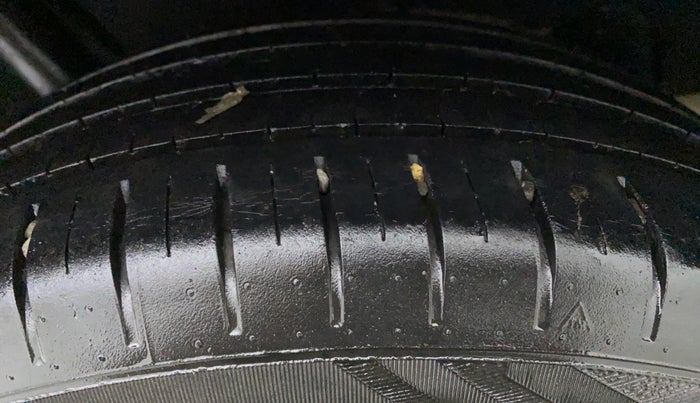 2017 Maruti Baleno ALPHA CVT PETROL 1.2, Petrol, Automatic, 75,966 km, Right Front Tyre Tread