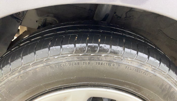 2018 Hyundai Grand i10 MAGNA 1.2 KAPPA VTVT, CNG, Manual, 85,644 km, Right Rear Tyre Tread