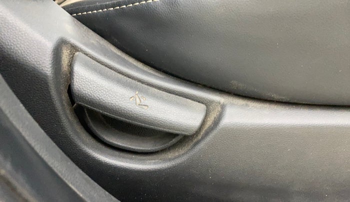 2018 Hyundai Grand i10 MAGNA 1.2 KAPPA VTVT, CNG, Manual, 85,644 km, Driver Side Adjustment Panel