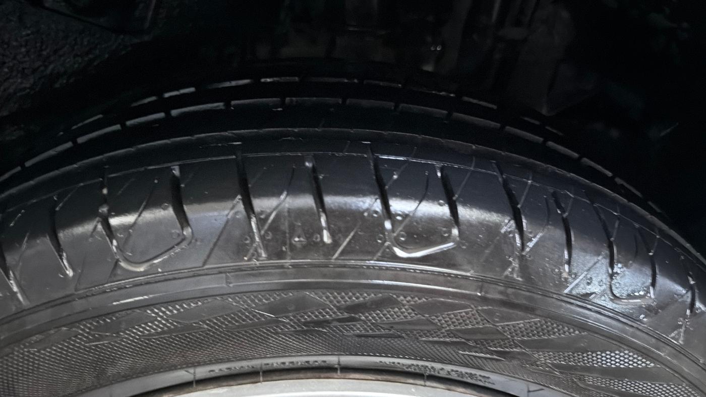2020 Tata NEXON XMA PETROL, Petrol, Automatic, 92,329 km, Left Rear Tyre Tread
