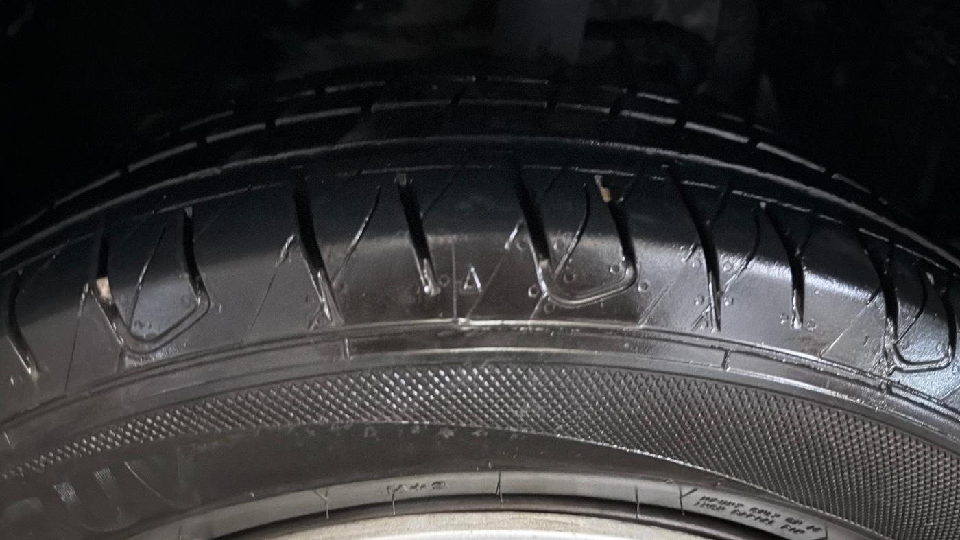 2020 Tata NEXON XMA PETROL, Petrol, Automatic, 92,329 km, Left Front Tyre Tread
