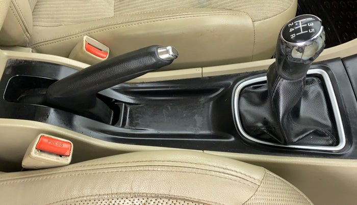 2014 Maruti Ciaz ZXI, Petrol, Manual, 60,364 km, Gear Lever