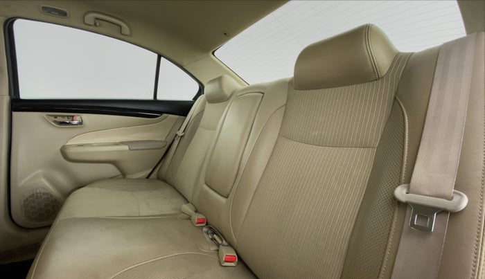 2014 Maruti Ciaz ZXI, Petrol, Manual, 60,364 km, Right Side Rear Door Cabin