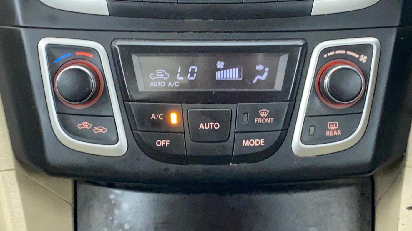2014 Maruti Ciaz ZXI, Petrol, Manual, 60,364 km, Automatic Climate Control