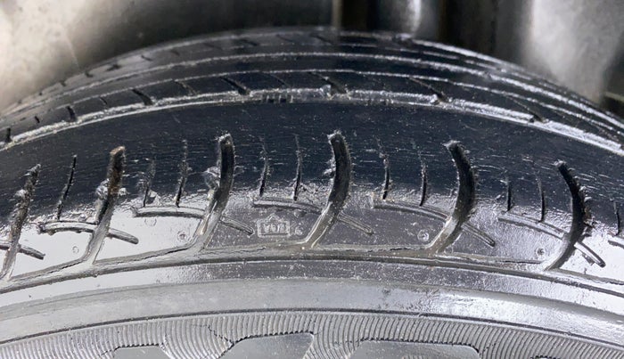 2014 Maruti Ciaz ZXI, Petrol, Manual, 60,364 km, Left Rear Tyre Tread
