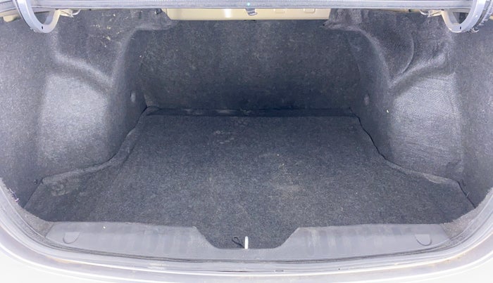 2014 Maruti Ciaz ZXI, Petrol, Manual, 60,364 km, Boot Inside
