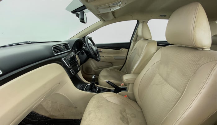 2014 Maruti Ciaz ZXI, Petrol, Manual, 60,364 km, Right Side Front Door Cabin