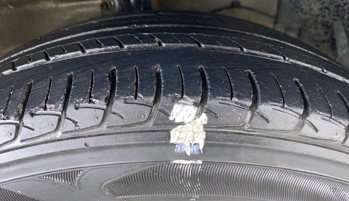 2014 Maruti Ciaz ZXI, Petrol, Manual, 60,364 km, Right Front Tyre Tread