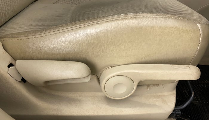 2014 Maruti Ciaz ZXI, Petrol, Manual, 60,364 km, Driver Side Adjustment Panel