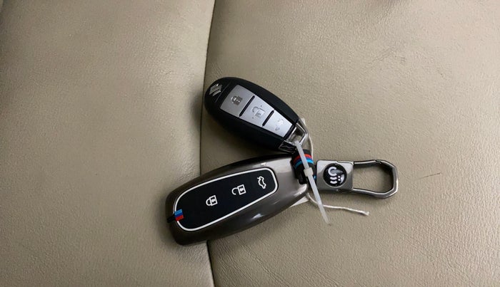 2018 Maruti Ciaz ALPHA 1.5 SHVS PETROL, Petrol, Manual, 64,532 km, Key Close Up