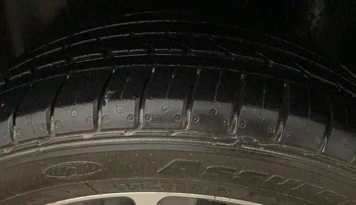 2018 Maruti Ciaz ALPHA 1.5 SHVS PETROL, Petrol, Manual, 64,532 km, Left Rear Tyre Tread