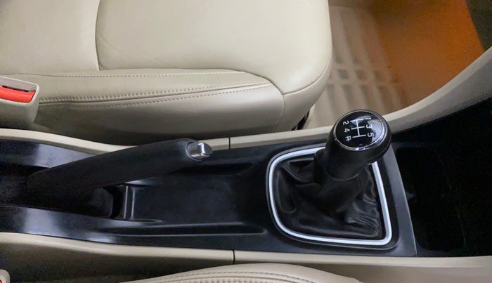 2018 Maruti Ciaz ALPHA 1.5 SHVS PETROL, Petrol, Manual, 64,532 km, Gear Lever