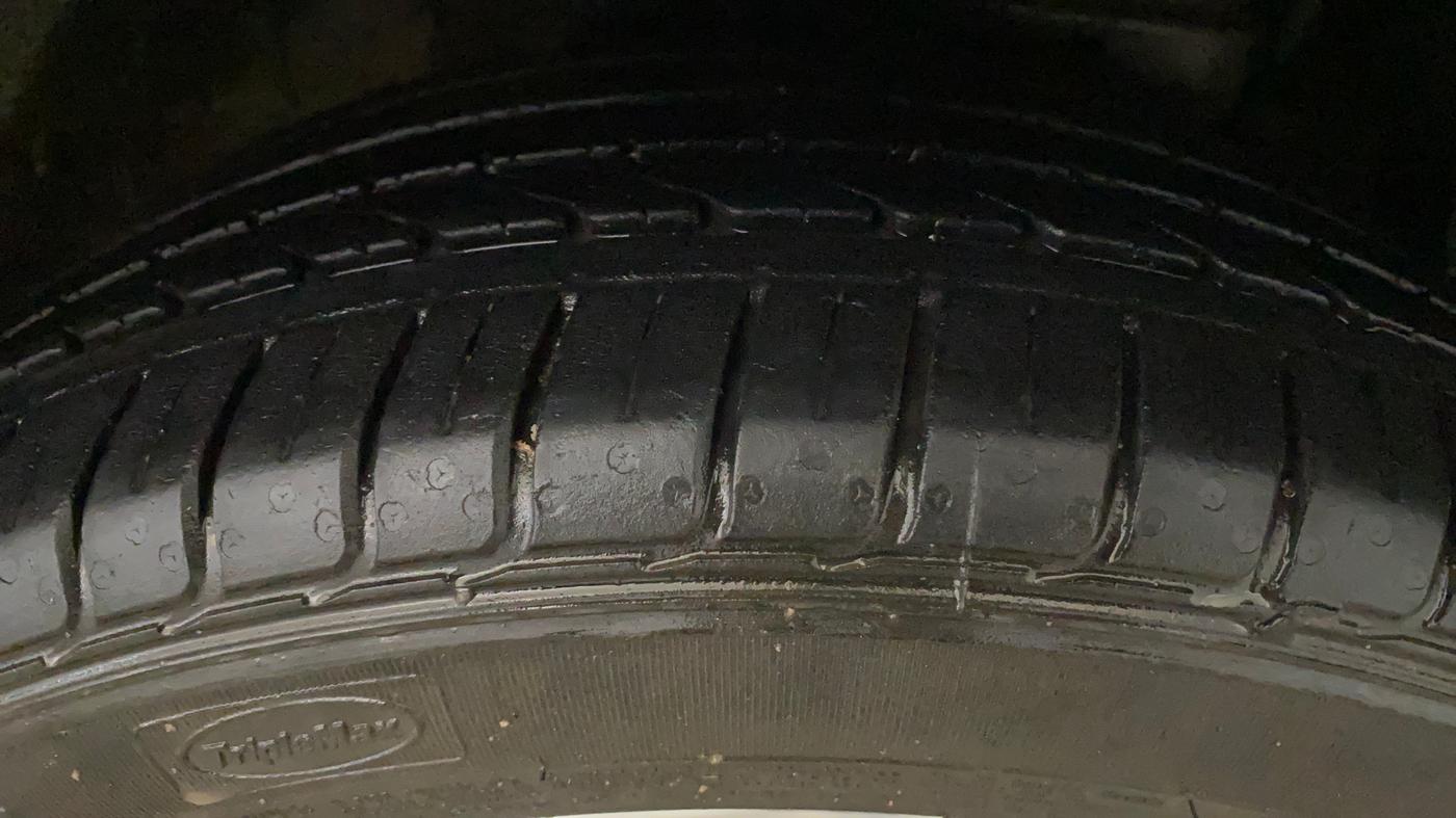 2018 Maruti Ciaz ALPHA 1.5 SHVS PETROL, Petrol, Manual, 64,532 km, Right Front Tyre Tread
